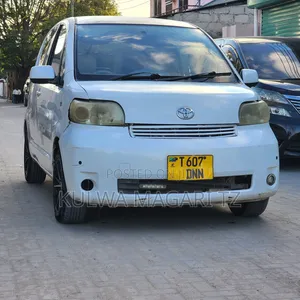 Toyota Porte 2005 White
