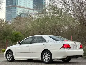 Toyota Crown Royale 2005 Pearl
