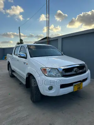 Toyota Hilux 2003 White