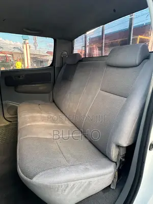 Toyota Hilux 2003 White