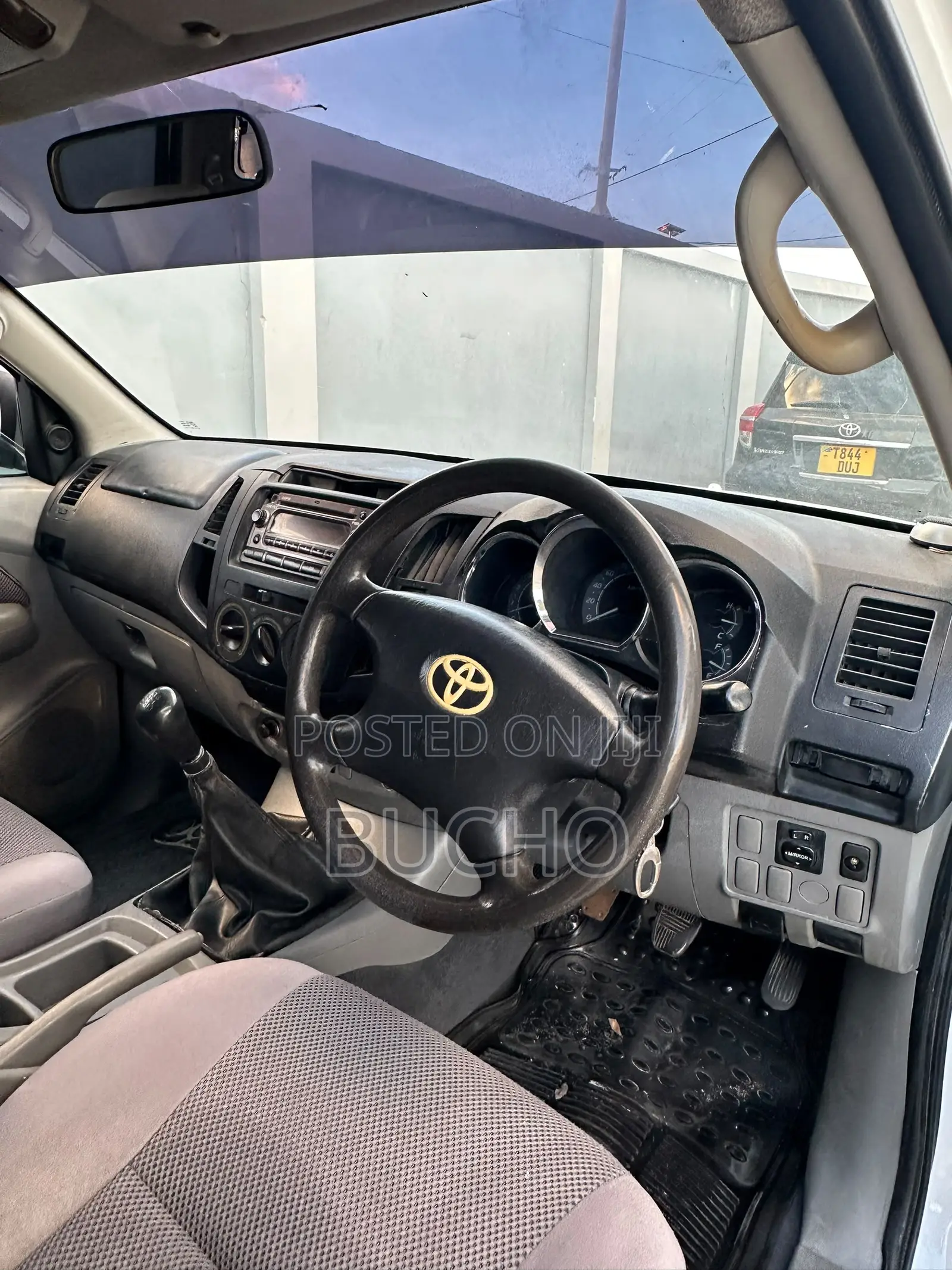 Toyota Hilux 2003 White