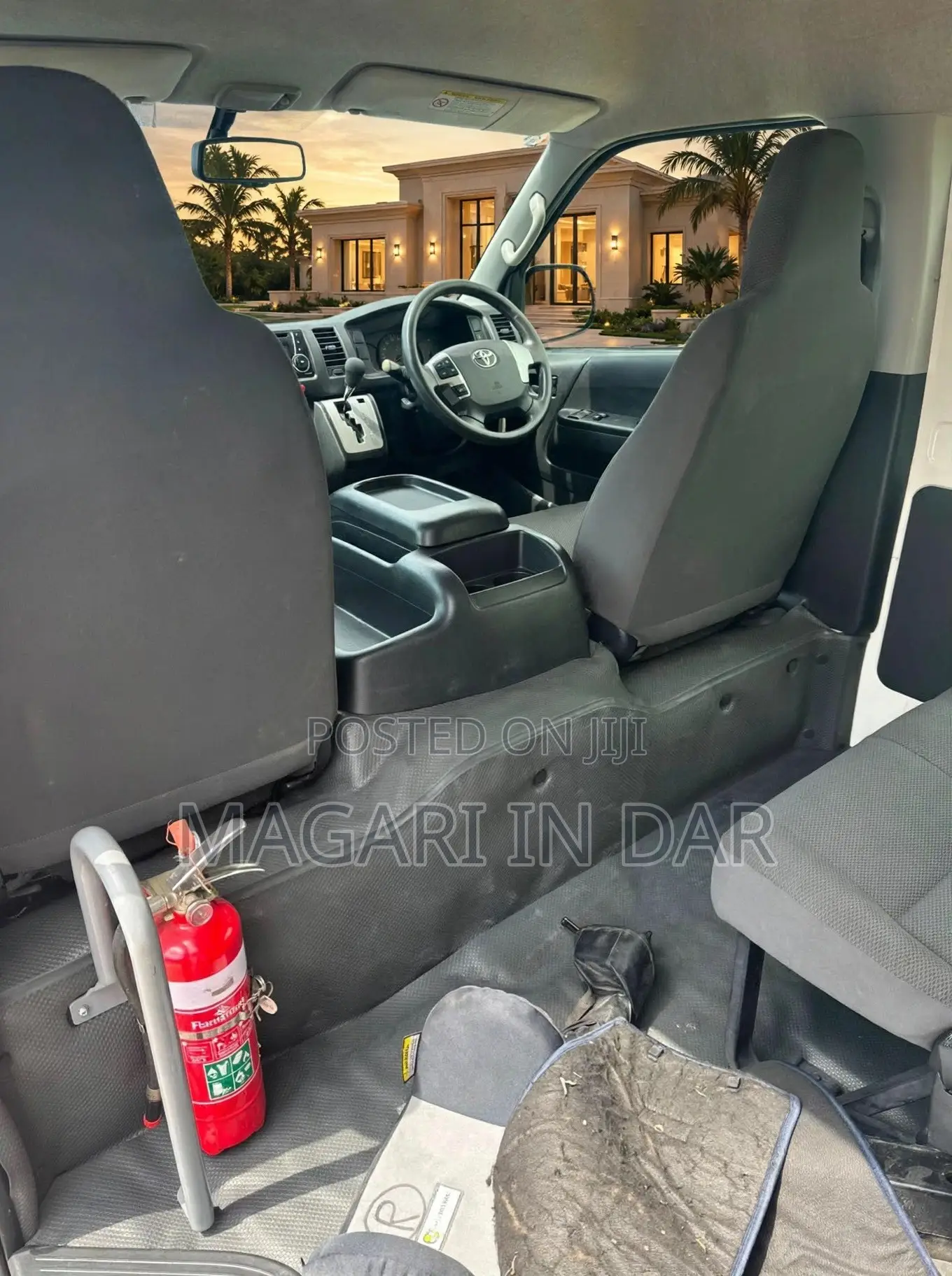 Toyota HiAce 2014 White