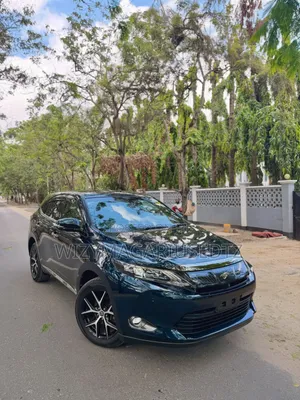 Toyota Harrier 2.0 2016 Blue
