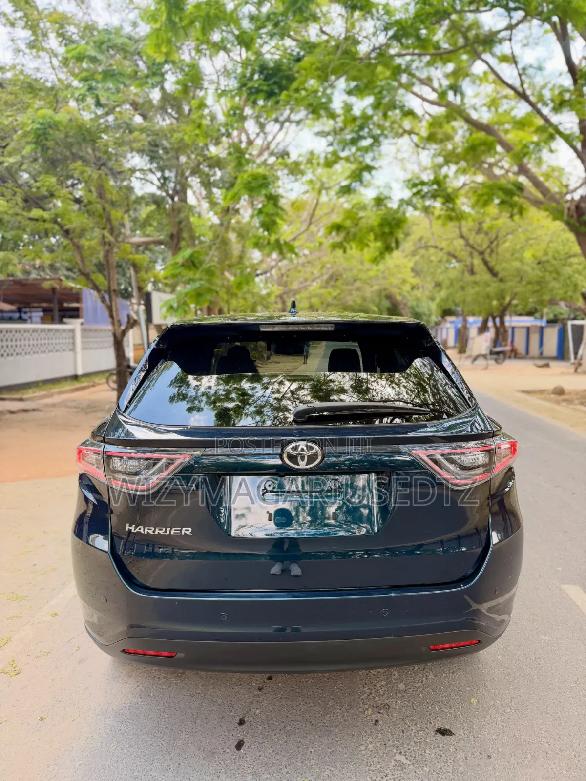 Toyota Harrier 2.0 2016 Blue