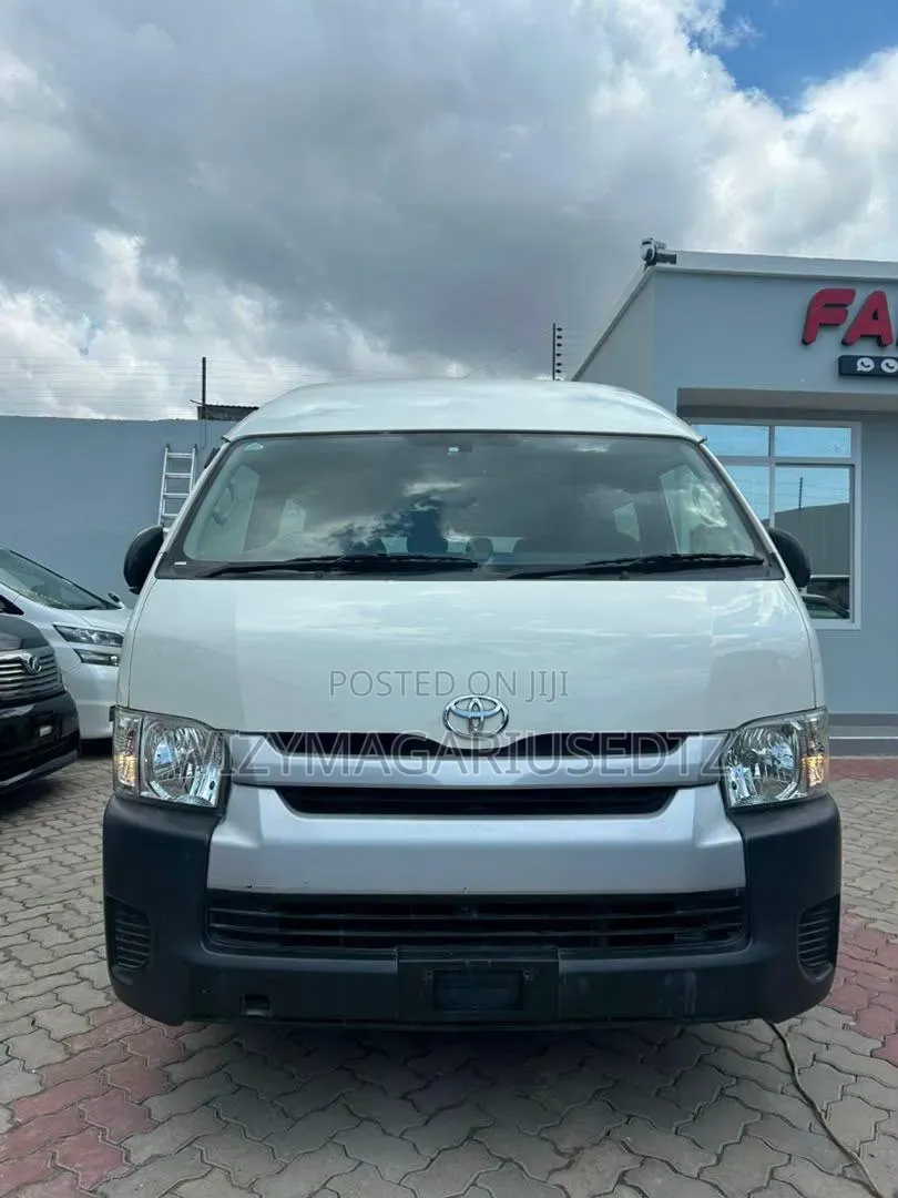 Toyota HiAce 2014 White