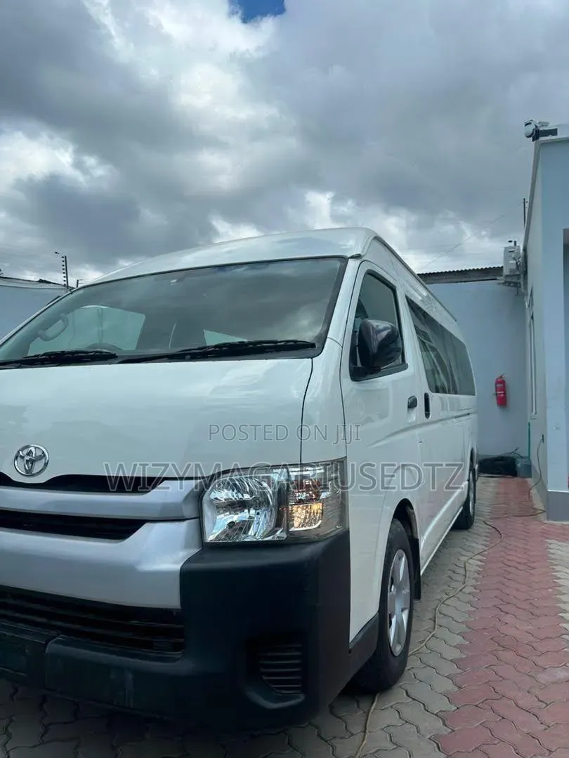 Toyota HiAce 2014 White