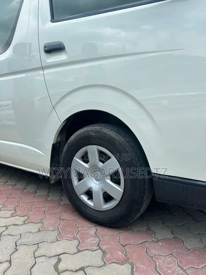 Toyota HiAce 2014 White