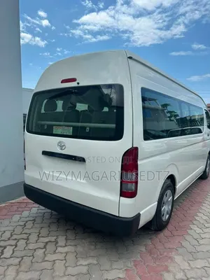 Toyota HiAce 2014 White