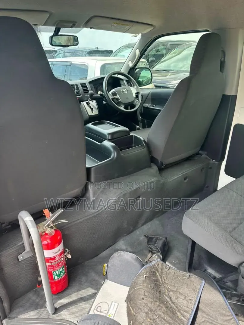 Toyota HiAce 2014 White