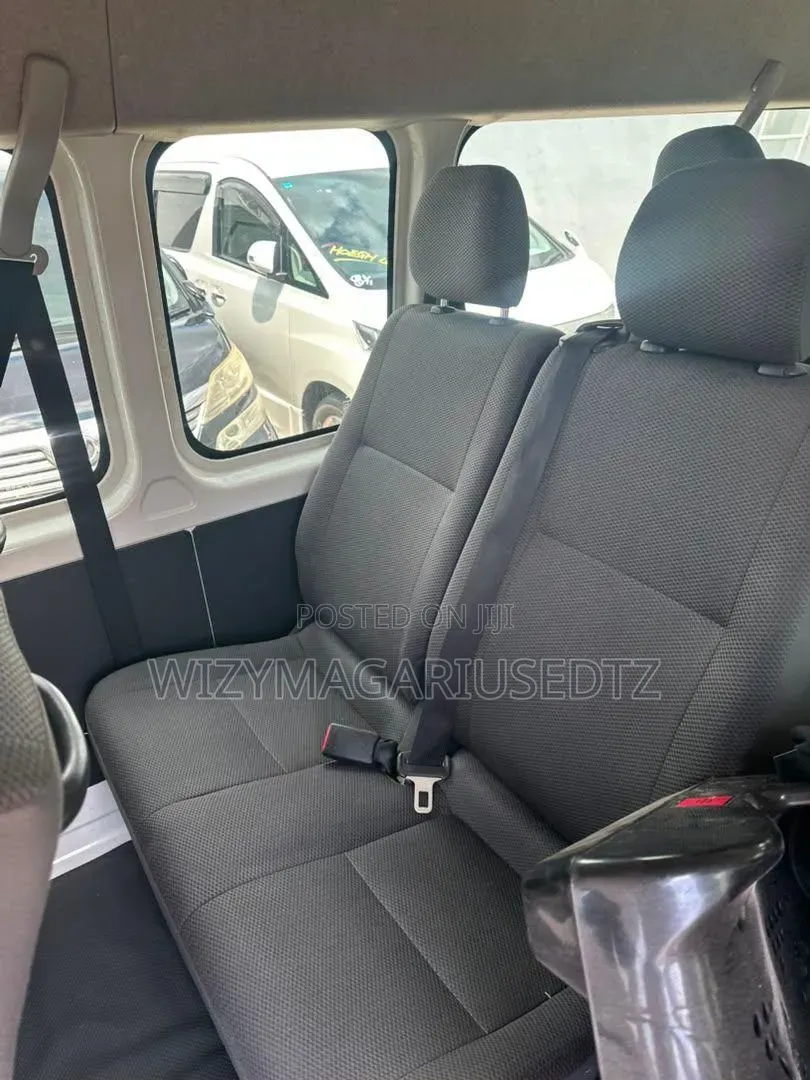 Toyota HiAce 2014 White