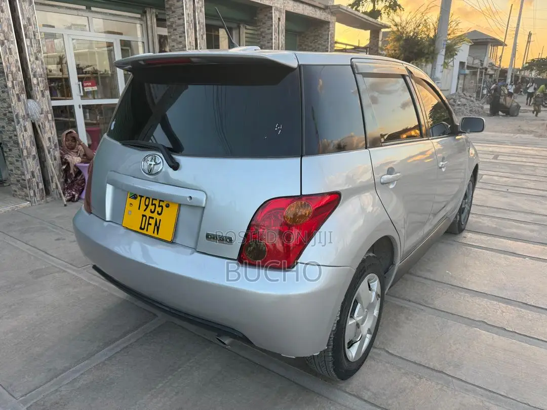 Toyota IST 2002 Silver
