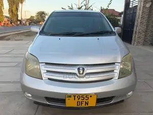 Toyota IST 2002 Silver