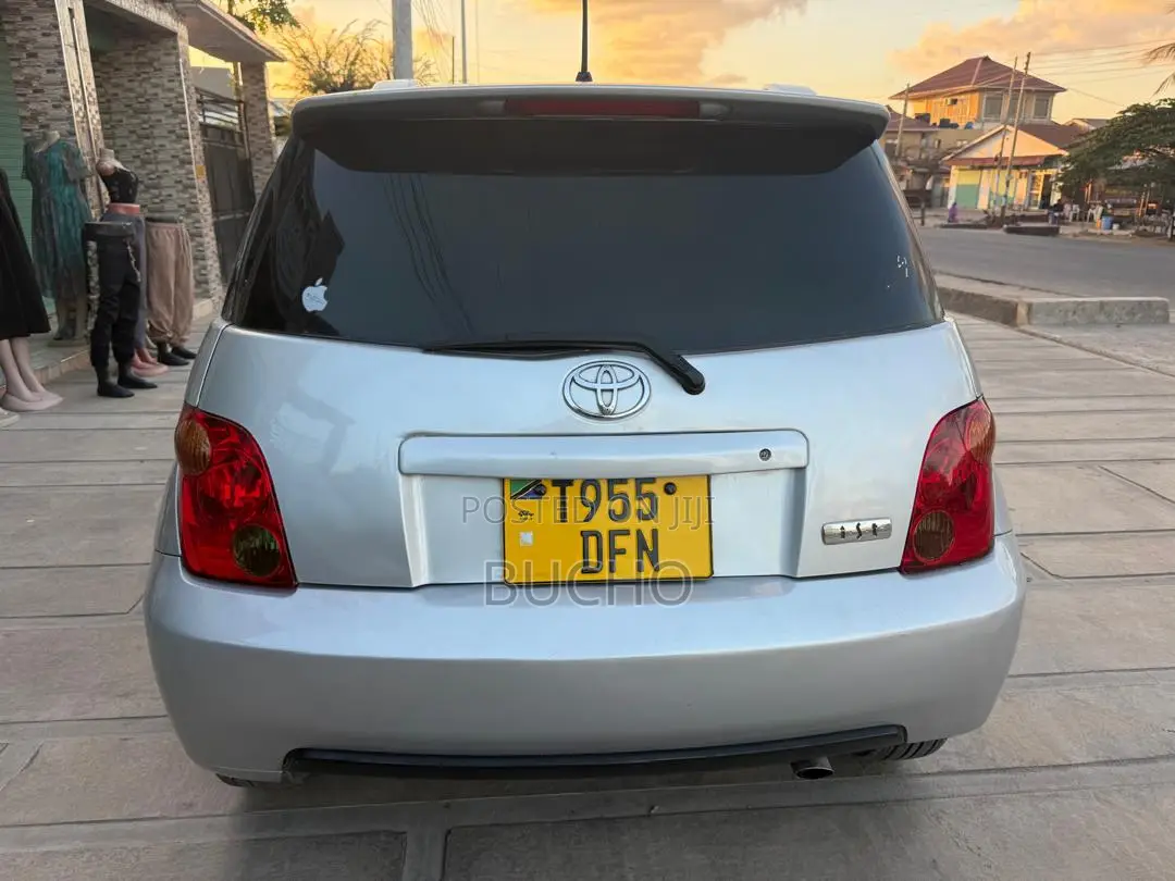Toyota IST 2002 Silver
