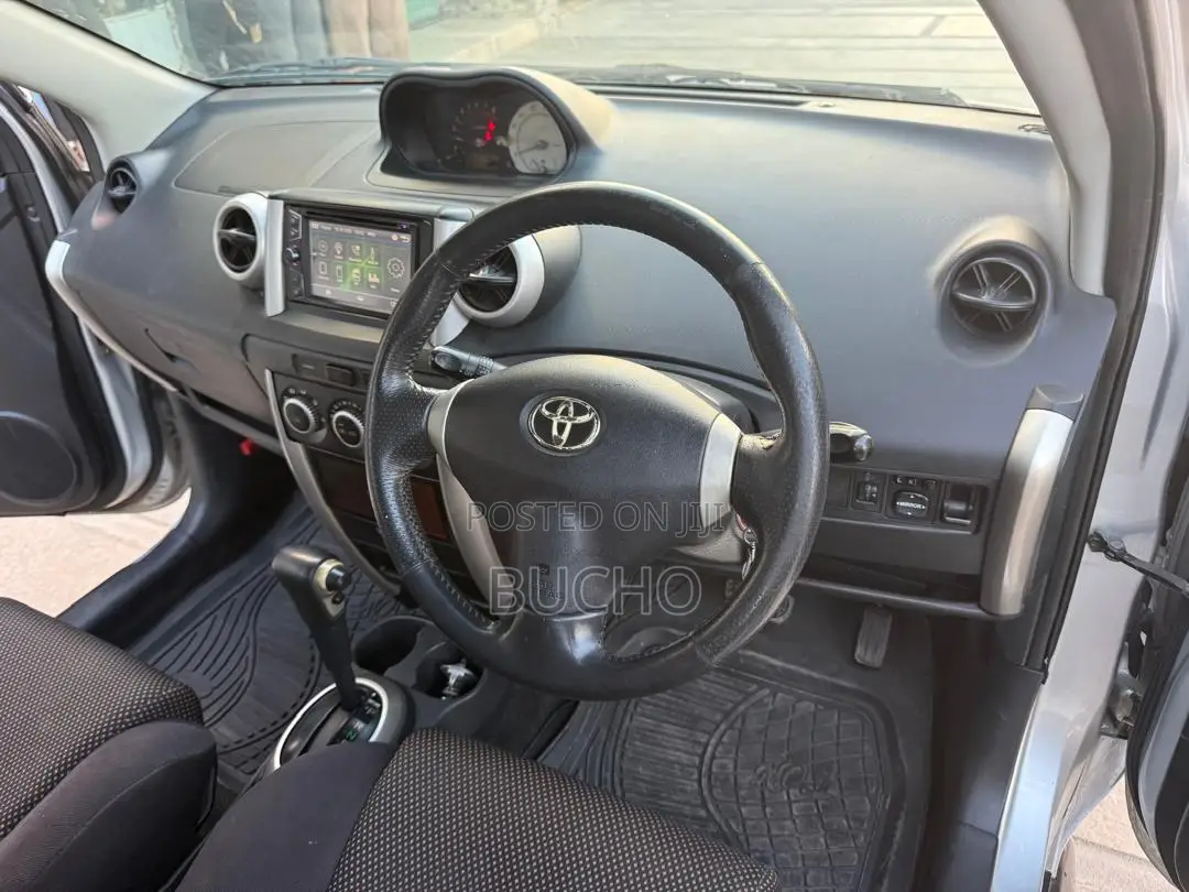 Toyota IST 2002 Silver
