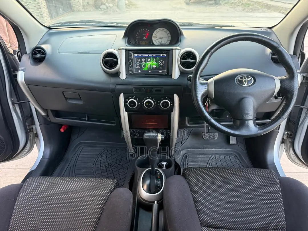 Toyota IST 2002 Silver