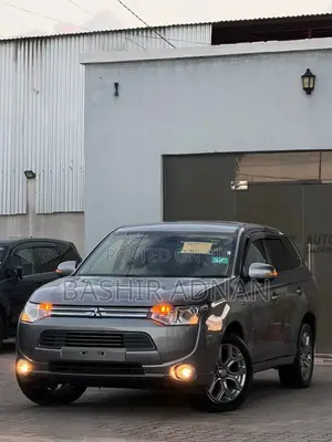 Mitsubishi Outlander 2.4 PHEV AWD 2014 Gray