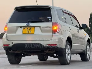 Subaru Forester 2010 Beige