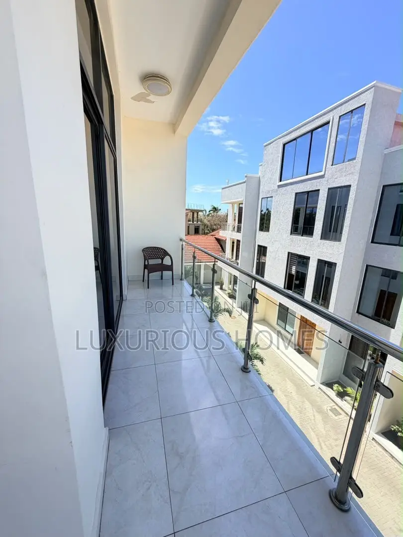 Furnished 2bdrm Apartment in Oyster Bay for rent