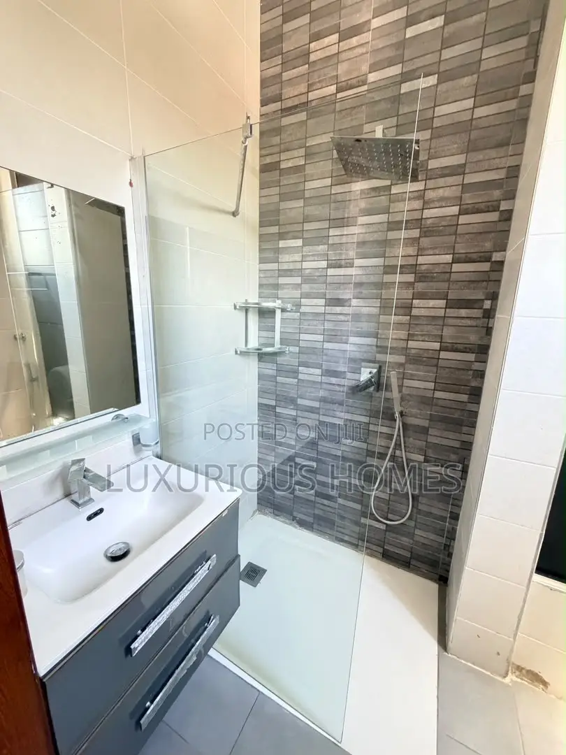 Furnished 2bdrm Apartment in Oyster Bay for rent