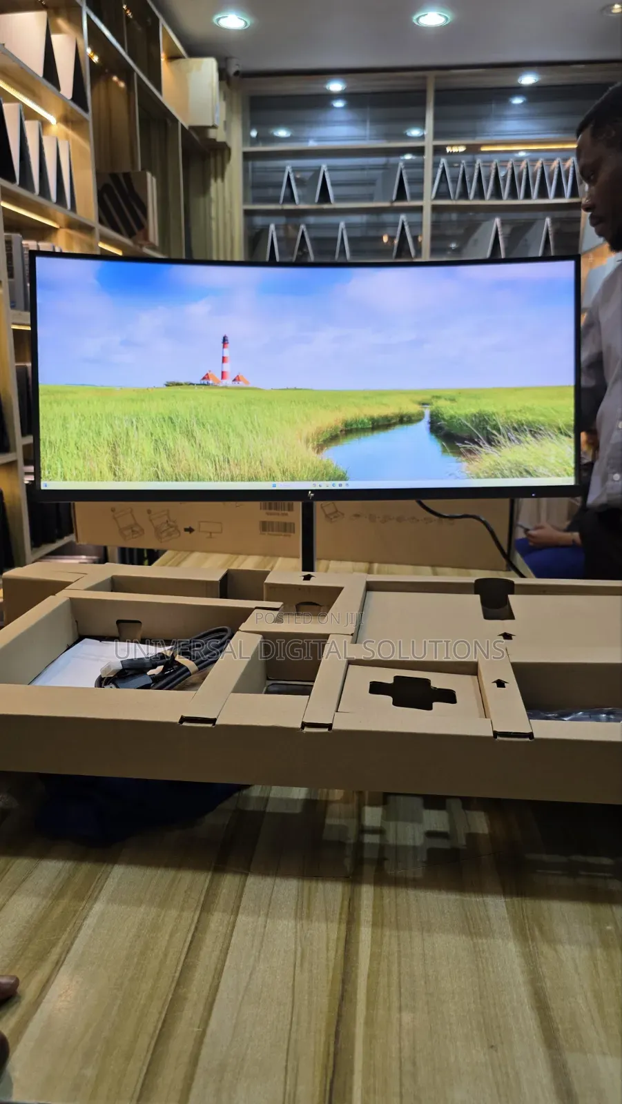 Curved Monitor