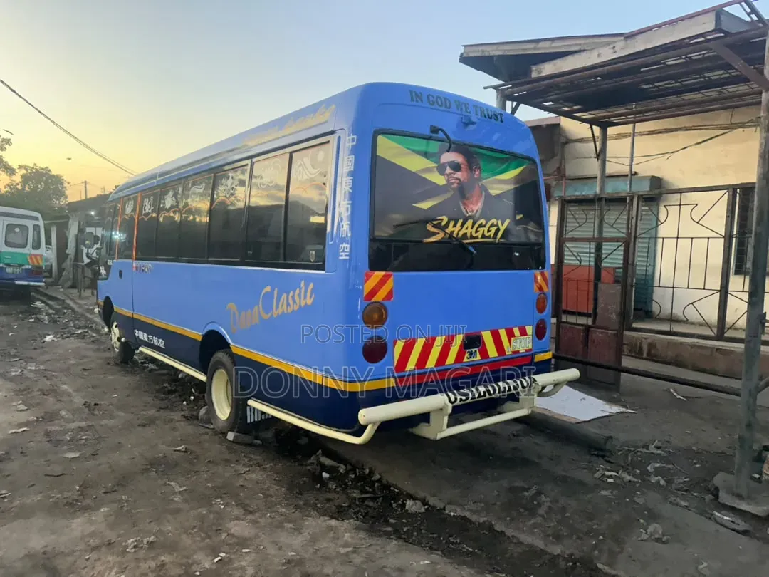 Mitsubishi Fuso Rosa 2004 Blue