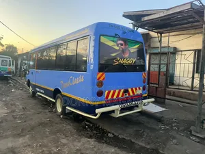 Mitsubishi Fuso Rosa 2004 Blue