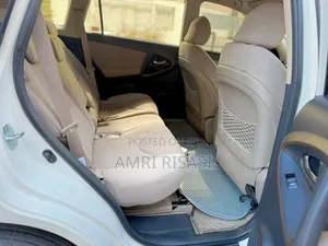 Toyota Vanguard 2008 White