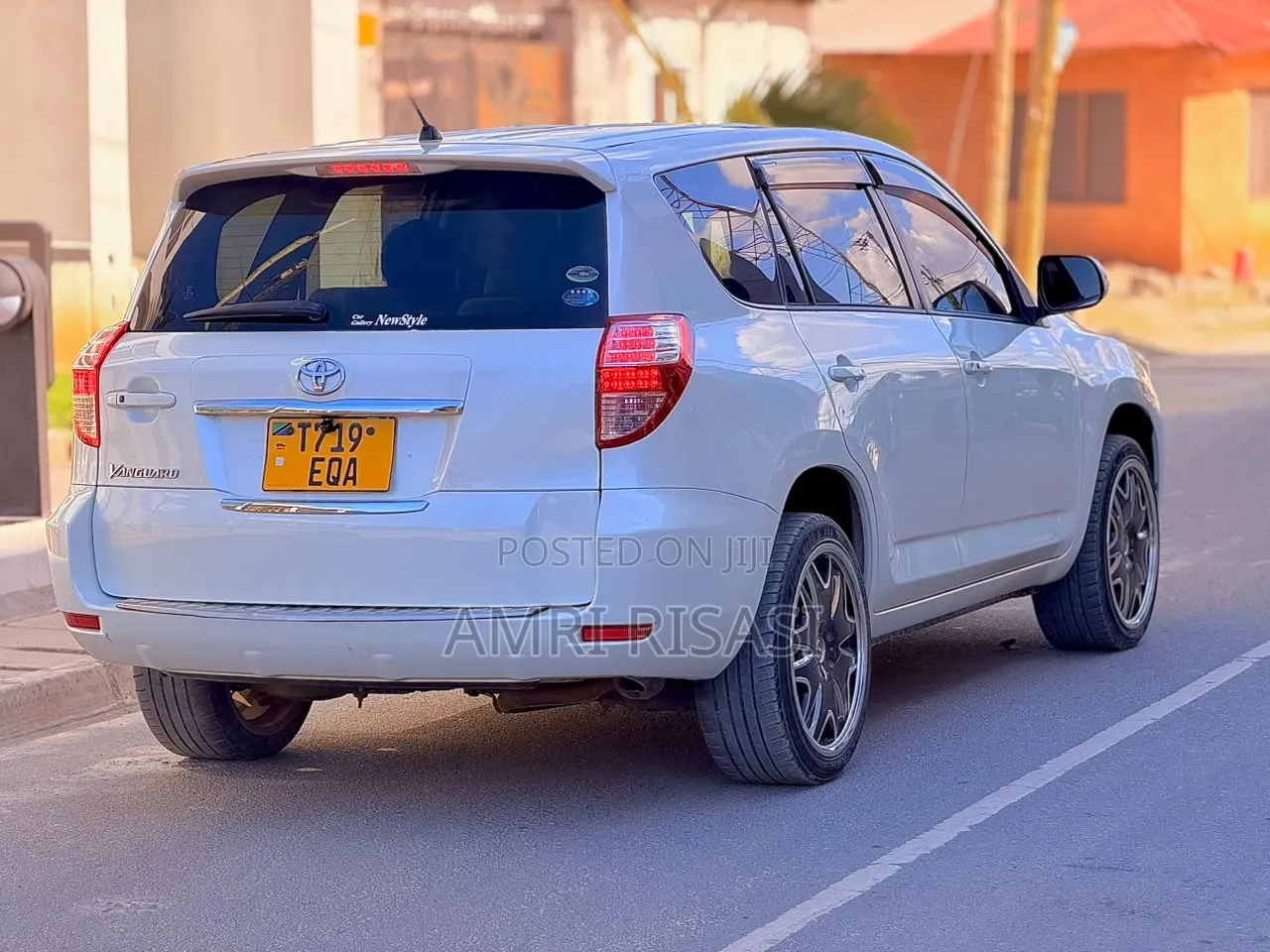 Toyota Vanguard 2008 White