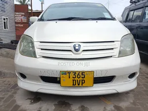 Toyota IST 2004 White