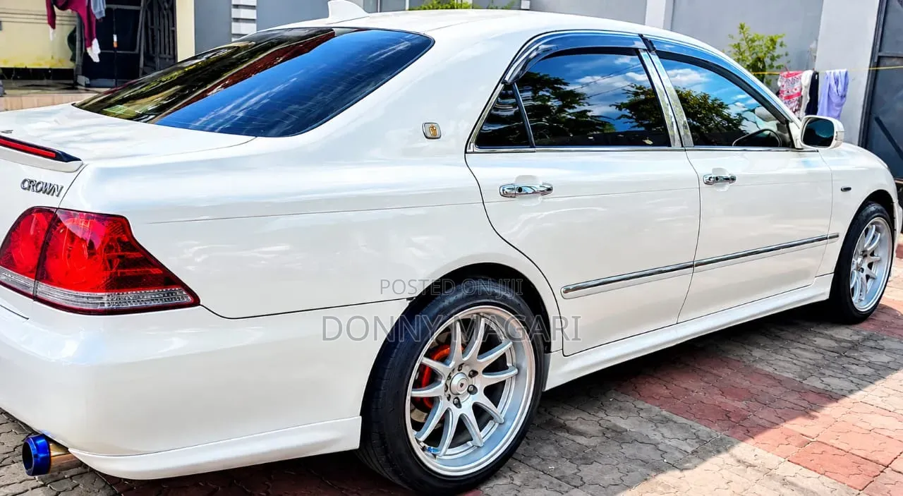 Toyota Crown 2006 White