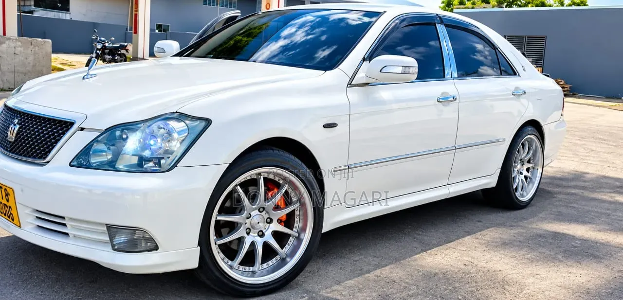 Toyota Crown 2006 White
