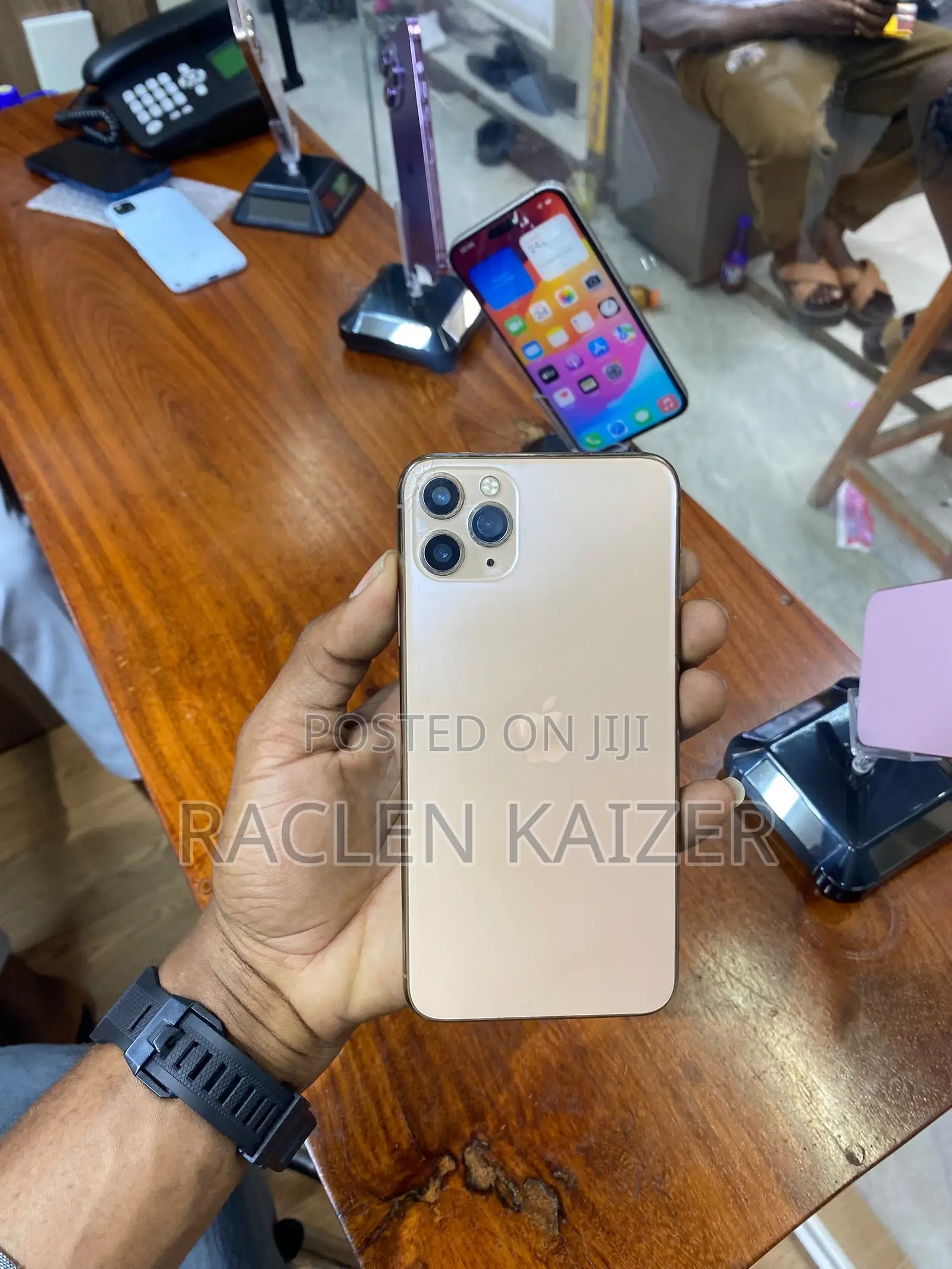 Apple iPhone 11 Pro Max 64 GB Gold