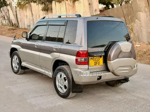 Mitsubishi Pajero 2000i IO 2005 Gray