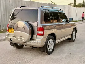 Mitsubishi Pajero 2000i IO 2005 Gray
