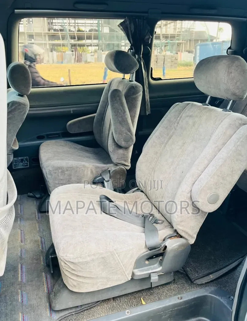 Toyota Noah 2.0 AWD (8 Seater) 2002 Silver