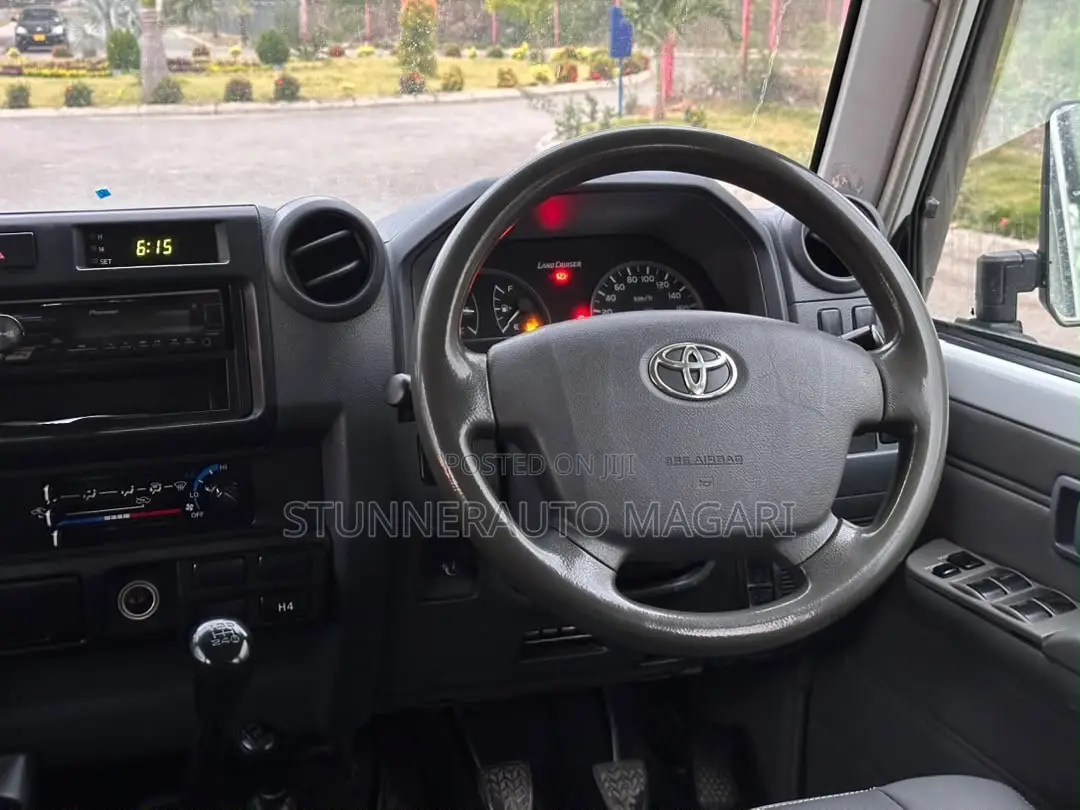 Toyota Land Cruiser 2016 White