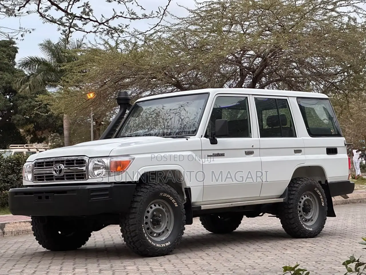 Toyota Land Cruiser 2016 White