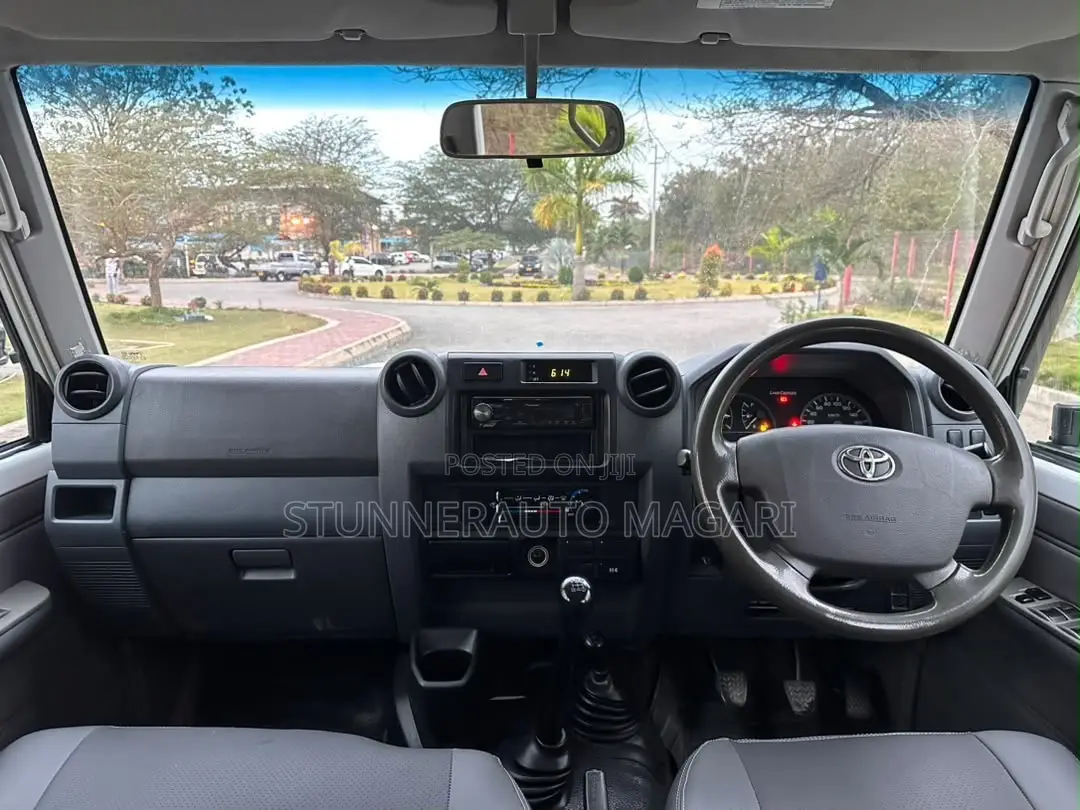 Toyota Land Cruiser 2016 White