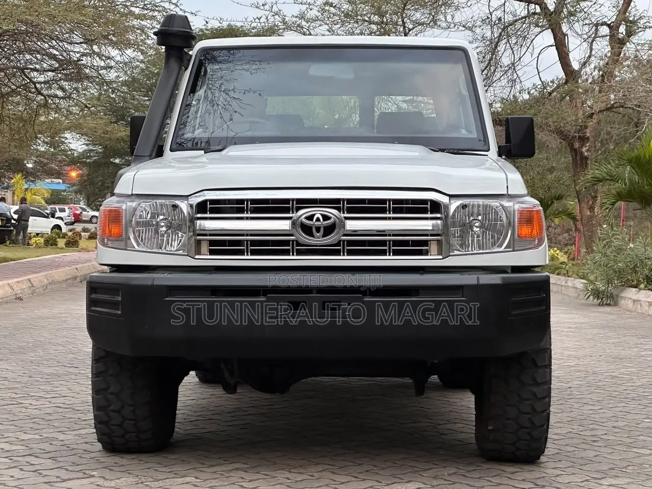 Toyota Land Cruiser 2016 White