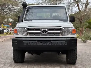 Toyota Land Cruiser 2016 White