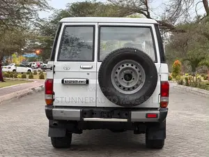 Toyota Land Cruiser 2016 White