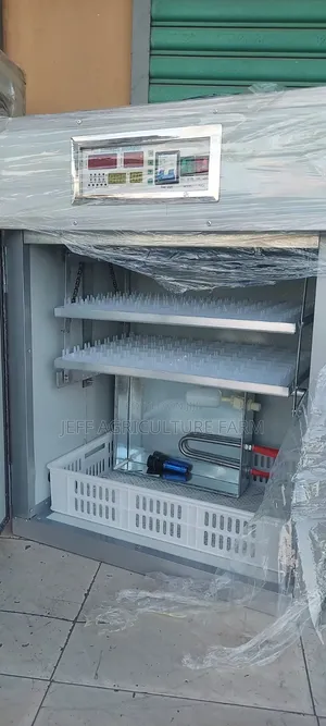 176 Fully Automatic Incubator