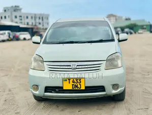 Toyota Raum 2003 Blue