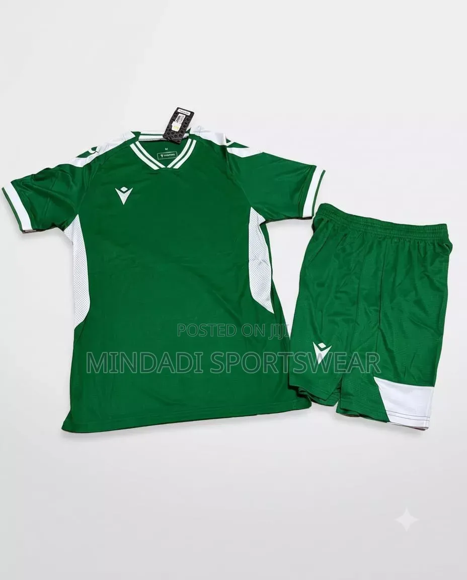 Jersey High Quality PC 16 Including Goal Keeper Jersey