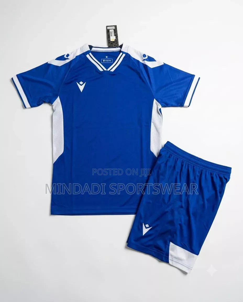 Jersey High Quality PC 16 Including Goal Keeper Jersey