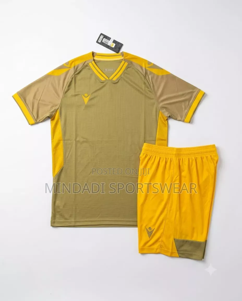 Jersey High Quality PC 16 Including Goal Keeper Jersey
