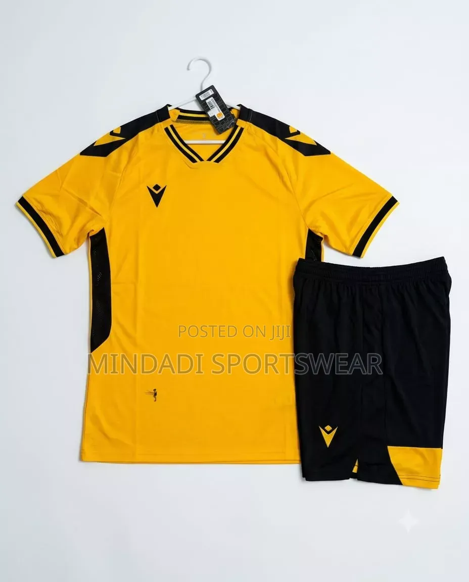 Jersey High Quality PC 16 Including Goal Keeper Jersey