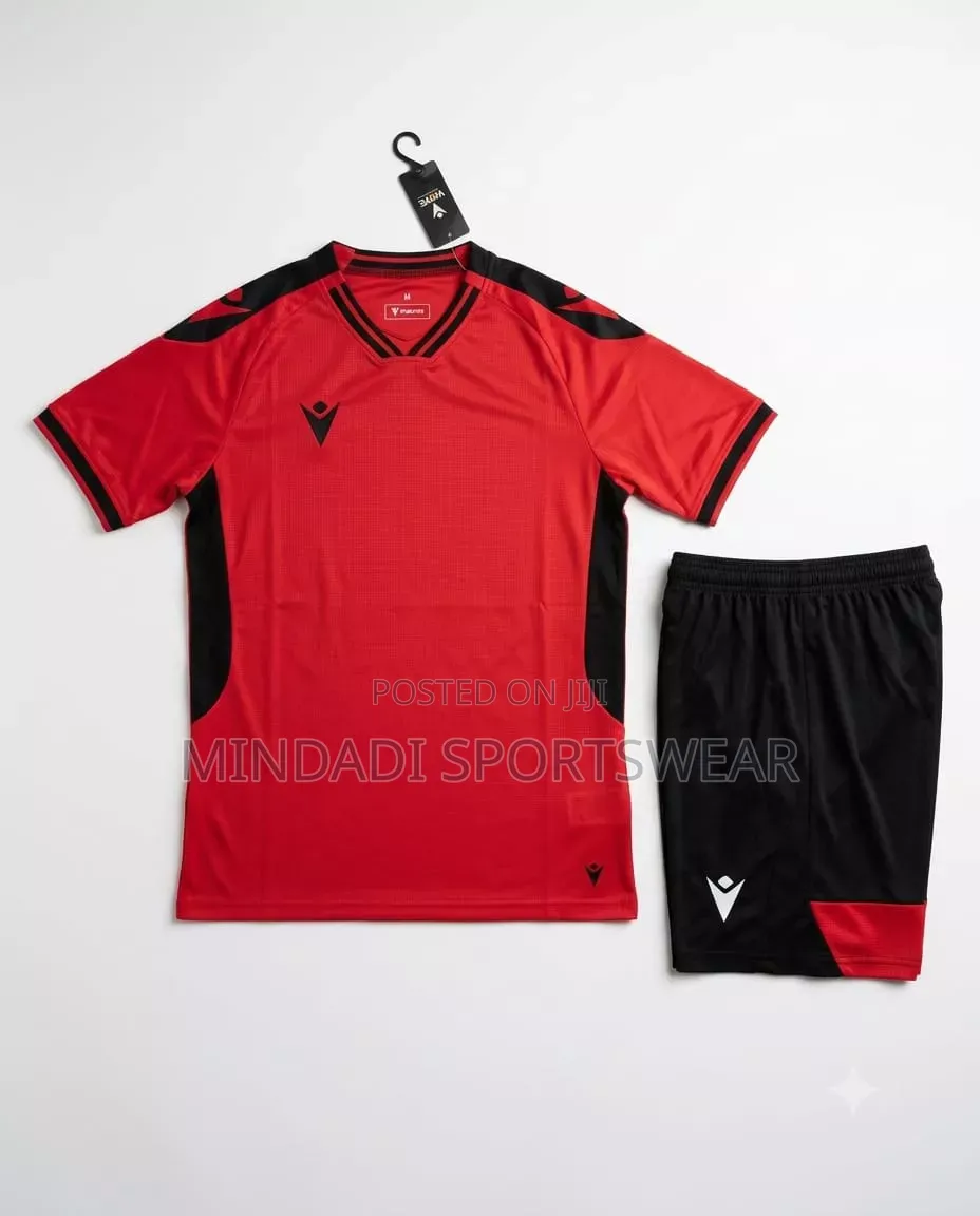 Jersey High Quality PC 16 Including Goal Keeper Jersey