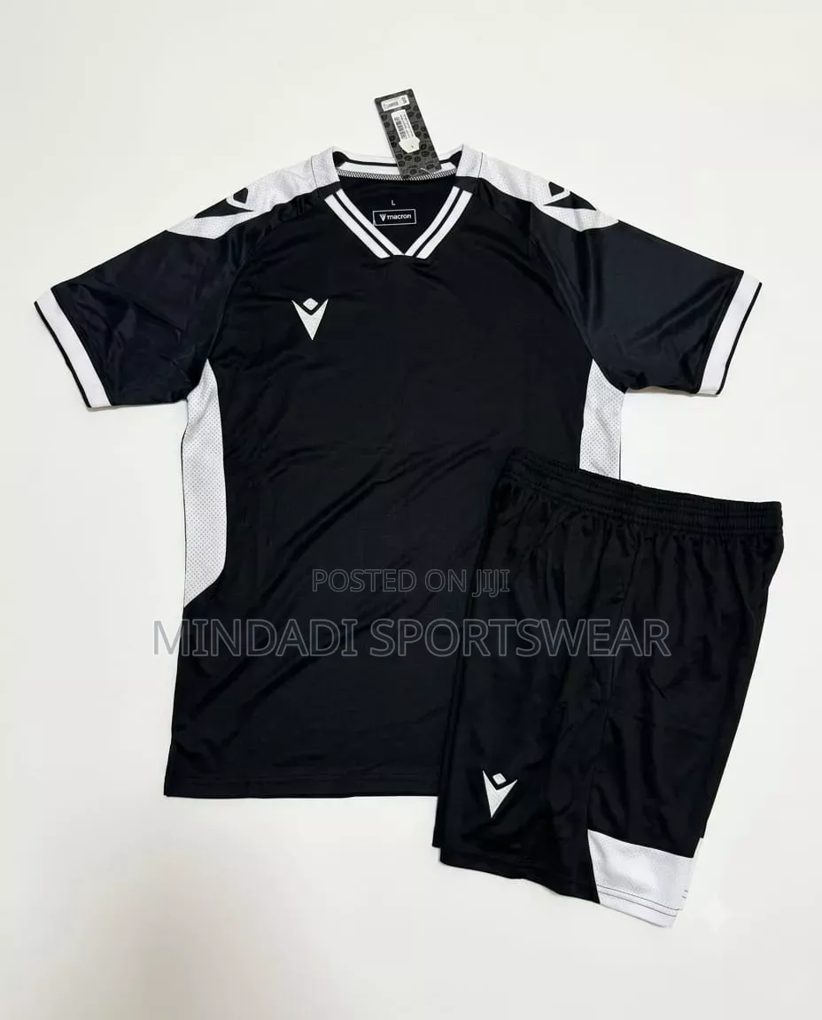 Jersey High Quality PC 16 Including Goal Keeper Jersey