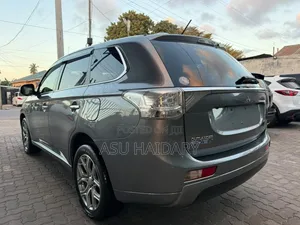Mitsubishi Outlander 2.0 PHEV AWD 2014 Silver